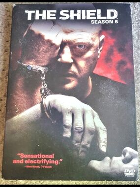The Shield Season 6 DVD Box Set - Black, Red